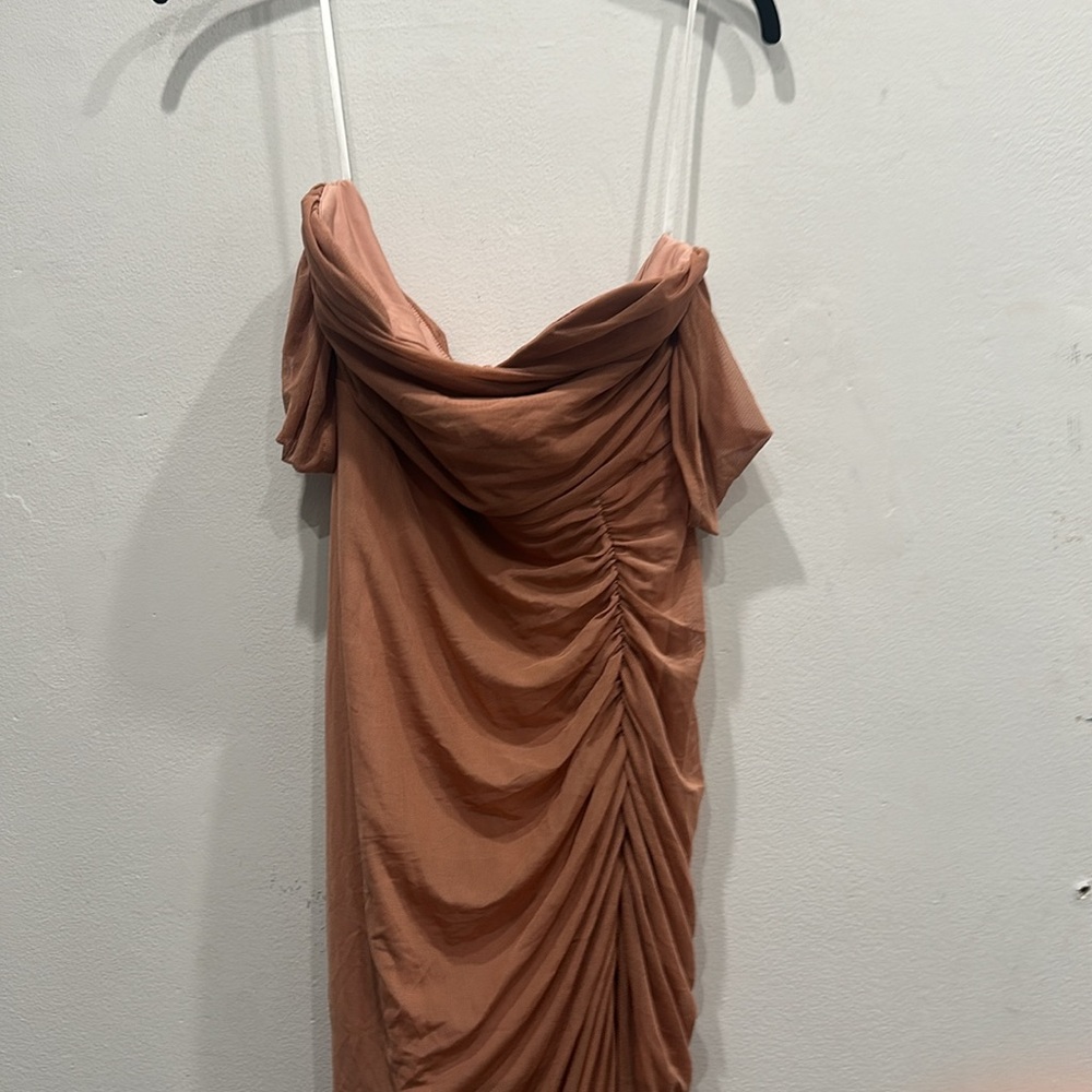 HELLO MOLLY DRESS BLUSH pink off shoulder MIDI gathered DRESS size 4 lined NWT - Picture 3 of 11